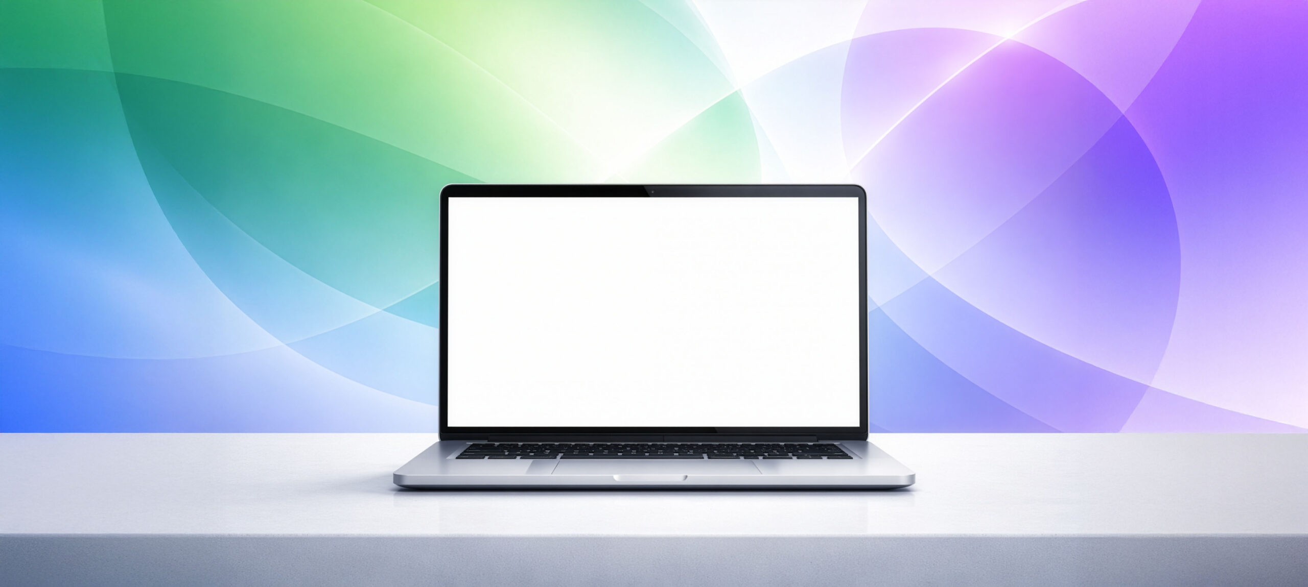 Digitale Plattform für Mitarbeiterbenefits und Entgeltmanagement auf Laptop dargestellt